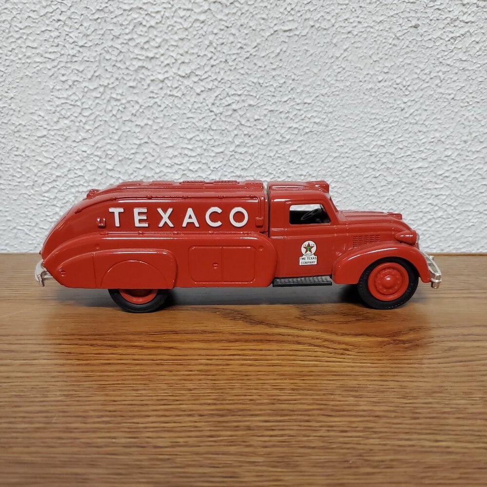 Diecast Ertl Coin Bank - Texaco Truck - 1939 Dodge Airflow #10 with Key